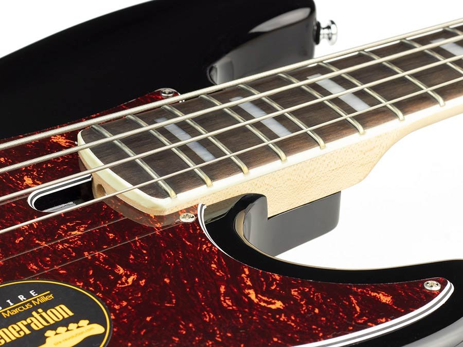 alder 4-string active bass guitar black - Afbeelding 5
