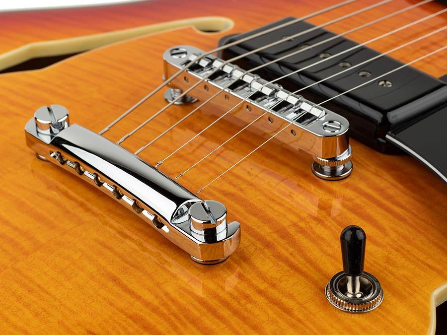 electric guitar archtop with P90s cherry sunburst - Afbeelding 3