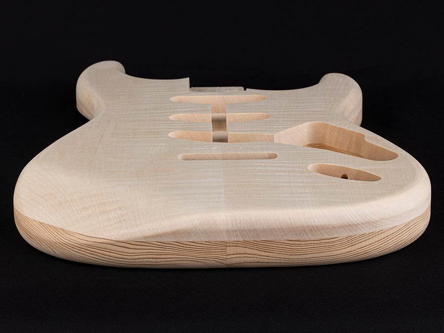body Stallion model (made in Germany), 2 piece roasted pine, AAA flamed maple top - Afbeelding 3