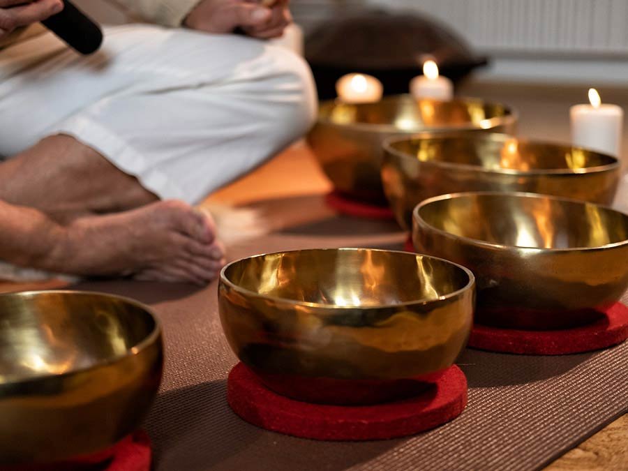 brass singing bowl 15cm, with mallet - felt ring - cotton bag - Afbeelding 9